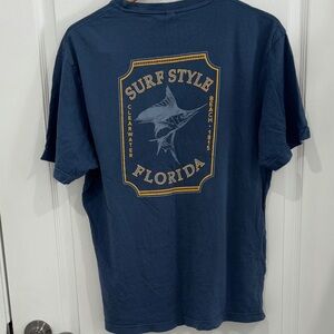 Surf Style Navy Graphic Tee size large